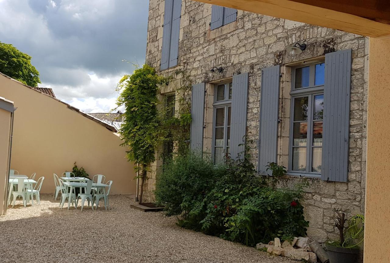 Bed and Breakfast La Cour Saint Louis Castelnau-Montratier Екстер'єр фото